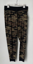 Load image into Gallery viewer, Hugo Boss Womens Multicolor Camouflage Tapered Leg Jogger Pants Size Large
