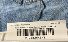 Load image into Gallery viewer, Zara Womens Blue Cotton Denim Light Wash Five-Pocket Design Mini Skirt Size XS
