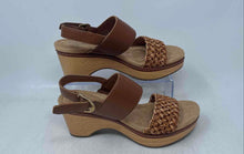 Load image into Gallery viewer, Clarks Collection Womens Seannah Step Brown Woven Platform Sandals Size 7.5M
