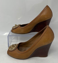 Load image into Gallery viewer, Authentic Tory Burch Womens Brown Leather Wedge Pump Heels Size 6 M Damaged
