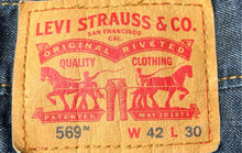 Load image into Gallery viewer, Levi Strauss &amp; Co. Mens Blue Denim 5 Pocket Design Cropped Jeans Size W42 L30
