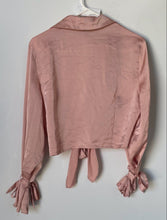 Load image into Gallery viewer, Forever 21 Womens Pink Collared Long Sleeve Tie Front Cropped Blouse Top Size L
