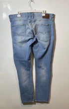 Load image into Gallery viewer, Guess Mens Blue Denim 5-Pocket Design Light Wash Tapered Jeans Size 36x32
