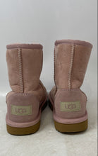 Load image into Gallery viewer, UGG Unisex Kids Classic II 1017703K Pink Round Toe Pull-On Snow Boots Size 13C
