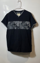 Load image into Gallery viewer, Scott James Mens Black Leaf Print Short Sleeve V-Neck Pullover T-Shirt Size M

