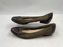 Load image into Gallery viewer, Authentic Salvatore Ferragamo Womens Green Slip-On Ballet Flats Size 9B Damaged
