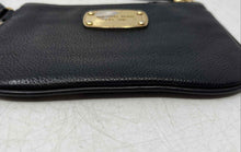 Load image into Gallery viewer, Michael Kors Womens Black Pebbled Leather Zip Top Jet Set Wristlet Wallet
