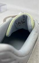 Load image into Gallery viewer, Puma Womens Slipstream 386270-08 White Low Top Lace-Up Sneaker Shoes Size 8
