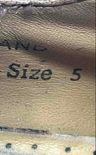 Load image into Gallery viewer, Dr. Martens Mens Dark Brown Leather Round Toe Lace-Up Oxford Shoes Size 5
