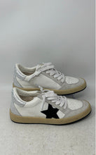 Load image into Gallery viewer, Vintage Havana Womens Eldridge White And Gray Leather Low Top Sneakers Shoes 6.5
