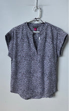 Load image into Gallery viewer, Vince Camuto Womens Black White Printed Cap Sleeve Notch Neck Blouse Top Size S
