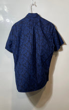 Load image into Gallery viewer, Gap Mens Blue Black Leaf Print Short Sleeve Collared Button-Up Shirt Size M
