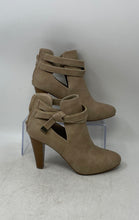 Load image into Gallery viewer, JLO Jennifer Lopez Womens Charlie Taupe Beige Back Zip Ankle Bootie Size 7.5M
