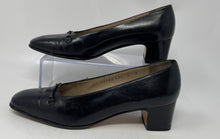 Load image into Gallery viewer, Authentic Salvatore Ferragamo Womens Black Leather Pump Heels Size 5B Damaged
