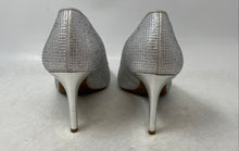 Load image into Gallery viewer, Jessica Simpson Womens Lindiza Silver Pointed Toe Stiletto Pump Heels Size 8.5M
