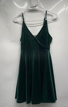 Load image into Gallery viewer, Forever 21 Womens Green Velvet Ribbed Spaghetti Strap A-Line Dress Size M
