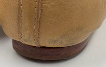 Load image into Gallery viewer, Authentic Tory Burch Womens Caroline 2 Beige Ballet Flats Size 7.5 M Damaged
