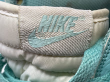 Load image into Gallery viewer, Authentic Nike Dunk High 07 Boys White Light Green Sneaker Shoes Size 6Y Worn
