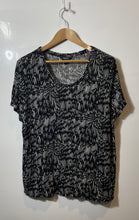 Load image into Gallery viewer, Authentic Simply Vera Vera Wang Womens Black White Pullover T-Shirt Size XXL
