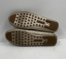 Load image into Gallery viewer, Authentic Tory Burch Womens Gold-Tone Flat Moccasin Shoes Size 7.5M Damaged
