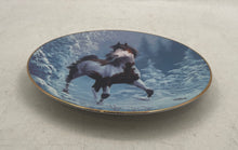 Load image into Gallery viewer, The Hamilton Collection Horse Winter Renegade Unbridled Spirit Collector Plate
