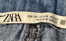 Load image into Gallery viewer, Zara Womens Blue Pleated Front Slash Pockets Belt Loops Wide-Leg Jeans Size 4
