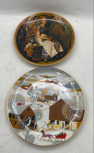Load image into Gallery viewer, Set Of 2 Pcs Assorted Collector Plates With Certificates Of Authenticity
