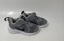 Load image into Gallery viewer, Nike Kids Downshifter 10 Gray Hook And Loop Low Top Sneakers Shoes Size 4C
