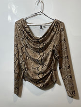 Load image into Gallery viewer, Divided By H&amp;M Womens Multicolor Snakeskin Print Long Sleeve Cropped Top Size L
