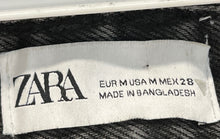 Load image into Gallery viewer, Zara Womens Black Flat Front Pockets Denim Cargo Skirt Size Medium
