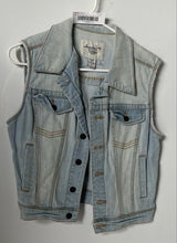 Load image into Gallery viewer, American Rag Cie Womens Blue Denim Light Wash Collared Button Front Vest Size L
