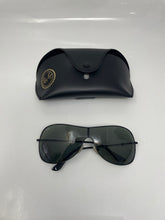 Load image into Gallery viewer, Ray-Ban Women's Black Sunglasses With Case.
