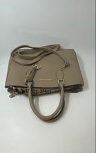 Load image into Gallery viewer, Michael Kors Womens Bridgette East West Beige Detachable Strap Tote handbag
