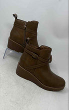 Load image into Gallery viewer, Athlefit Womens Brown Leather Closed Toe Buckle Zipper Ankle Booties Size 9
