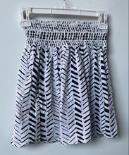 Load image into Gallery viewer, Armani Exchange Womens White &amp; Black Printed 2 Piece Skirt Suit Set Size XS &amp; 0
