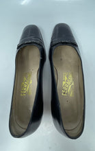 Load image into Gallery viewer, Authentic Salvatore Ferragamo Womens Black Leather Pump Heels Size 5B Damaged
