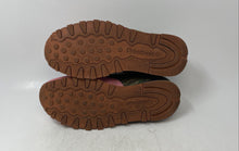 Load image into Gallery viewer, Reebok Mens Classic Leather R12 V54303 Green Pink Running Shoes Size 7 1/2
