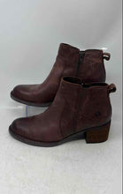 Load image into Gallery viewer, Born Mens Brown Leather Round Toe Block Chelsea Boots Size 9.5M
