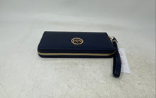 Load image into Gallery viewer, Marilyn Monroe Womens Blue Leather Card Holder Wristlet Wallet With Tags
