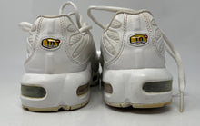 Load image into Gallery viewer, Authentic Nike Kids Air Max Plus White CW7044-100 Sneaker Shoes Size 5Y Damaged
