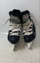 Load image into Gallery viewer, Hespeler Kids Rogue Black Lcae-Up Recreational Ice Skate Shoes Size 5J
