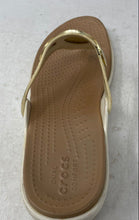 Load image into Gallery viewer, Crocs Womens Sanrah Beige Hammered Circle Slip-On Flip Flop Sandals Size 9
