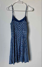 Load image into Gallery viewer, Old Navy Womens Blue Floral Sleeveless Smocked Fit &amp; Flare Dress Size Medium
