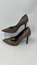 Load image into Gallery viewer, Guess Womens Gold Silver Sparkly Slip-On Stiletto Pointed Toe Pump Heels Sz 6.5M
