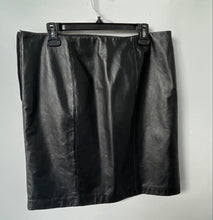 Load image into Gallery viewer, Spiegel Womens Black Leather Side-Zip Short Straight &amp; Pencil Skirt Size 14

