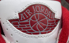 Load image into Gallery viewer, Authentic Nike Mens Air Jordan 2/3 White Red Basketball Sneakers Shoes Size 8

