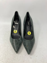 Load image into Gallery viewer, DKNY Womens Lexi Green Two Tone Snake Print Pointed Toe High Pump Heels Size 9
