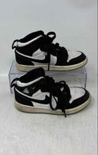 Load image into Gallery viewer, Nike Kids Air Jordan 1 Mid SE Black And White Lace-Up Sneaker Shoes Size 11C
