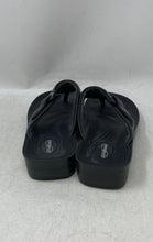 Load image into Gallery viewer, Aerothotic Womens Hazel Black Leather Slip-On Platform Thong Sandals Size EUR 40
