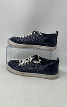 Load image into Gallery viewer, Guess Womens Baya 2 Navy White Low Top Lace-Up Sneaker Shoes Size 5.5M
